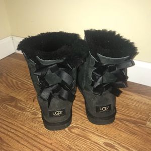 Black bailey bow uggs